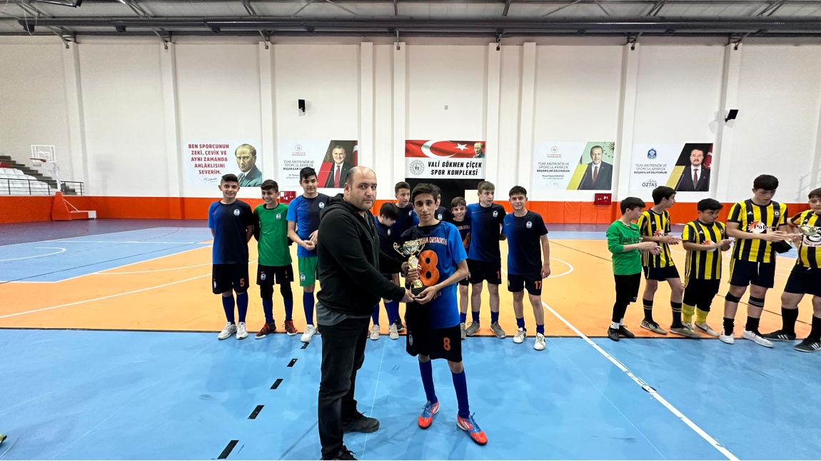 Yıldız Erkekler Futsal Takımımız 2023 2024 İlçe Şampiyonu Oldu