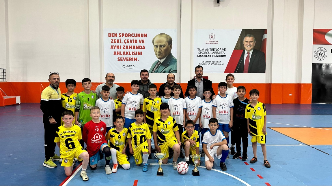 Küçük Erkekler Futsal Takımımız 2023 2024 İlçe Şampiyonu Oldu